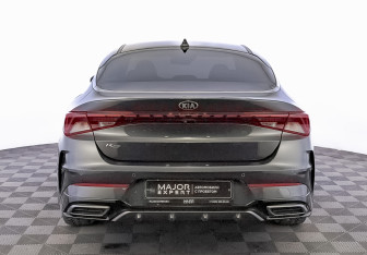 Подержанный автомобиль Kia K5 2021 года (6 фото)