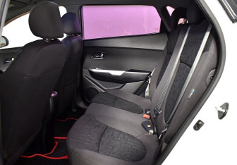 Подержанный автомобиль Kia Rio Hatchback 2013 года (12 фото)