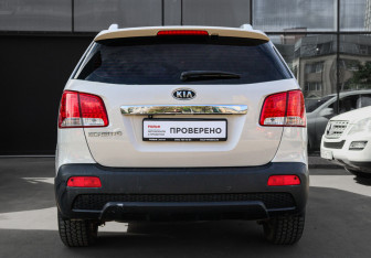 Подержанный автомобиль Kia Sorento 2011 года (5 фото)
