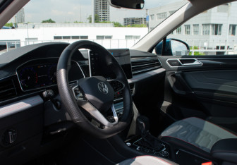 Подержанный автомобиль Volkswagen Tiguan 2023 года (9 фото)