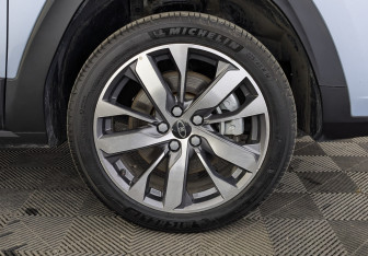 Подержанный автомобиль Москвич 3е 2023 года (12 фото)