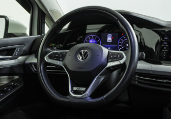 Подержанный автомобиль Volkswagen Golf Hatchback 2021 года (10 фото)