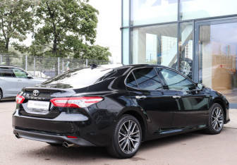 Подержанный автомобиль Toyota Camry Sedan 2022 года (4 фото)