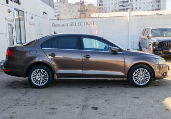 Подержанный автомобиль Volkswagen Jetta Sedan 2011 года (4 фото)