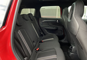 Подержанный автомобиль MINI Countryman 2019 года (23 фото)