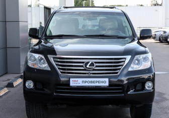 Подержанный автомобиль Lexus LX 2008 года (2 фото)
