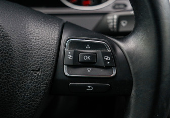 Подержанный автомобиль Volkswagen Passat Wagon 2013 года (23 фото)