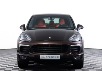 Подержанный автомобиль Porsche Cayenne 2015 года (2 фото)