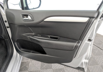 Подержанный автомобиль Citroen C4 Sedan 2020 года (24 фото)