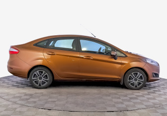 Подержанный автомобиль Ford Fiesta Sedan 2016 года (4 фото)