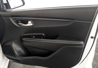 Подержанный автомобиль Kia Rio Sedan 2018 года (25 фото)