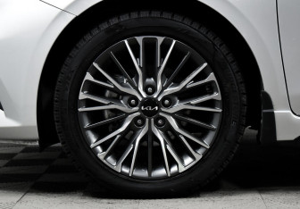 Подержанный автомобиль Kia Cerato Sedan 2022 года (8 фото)