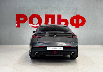 Подержанный автомобиль Changan UNI-V 2023 года (6 фото)