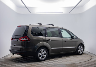 Подержанный автомобиль Ford Galaxy 2011 года (5 фото)