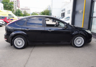 Подержанный автомобиль Ford Focus Hatchback 2010 года (4 фото)