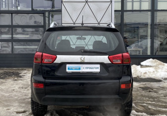 Подержанный автомобиль Peugeot 4007 2008 года (6 фото)