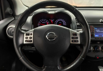 Подержанный автомобиль Nissan Note 2010 года (12 фото)