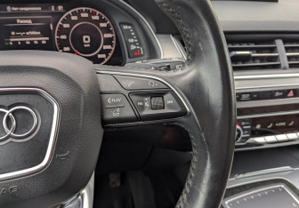 Подержанный автомобиль Audi Q7 2017 года (26 фото)