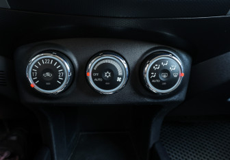 Подержанный автомобиль Citroen C-Crosser 2011 года (20 фото)