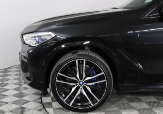 Подержанный автомобиль BMW X6 2021 года (8 фото)