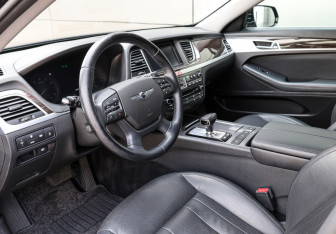 Подержанный автомобиль Genesis G80 2018 года (16 фото)