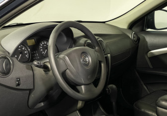 Подержанный автомобиль Nissan Almera Sedan 2013 года (13 фото)