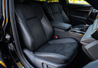 Подержанный автомобиль Toyota Camry Sedan 2025 года (10 фото)