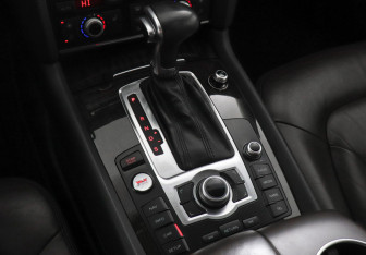 Подержанный автомобиль Audi Q7 2013 года (14 фото)