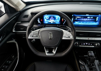 Подержанный автомобиль FAW Bestune T77 2022 года (12 фото)