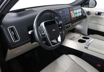 Подержанный автомобиль LiXiang L9 2024 года (9 фото)