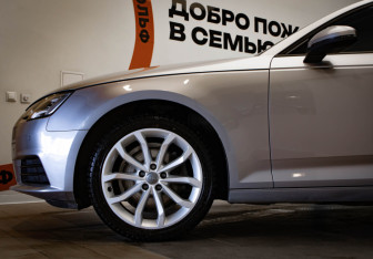 Подержанный автомобиль Audi A4 Sedan 2019 года (33 фото)