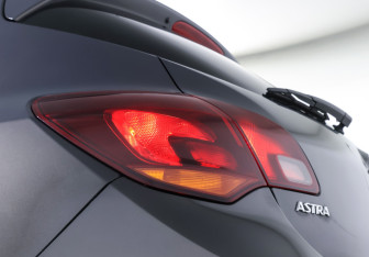 Подержанный автомобиль Opel Astra Hatchback 2014 года (20 фото)