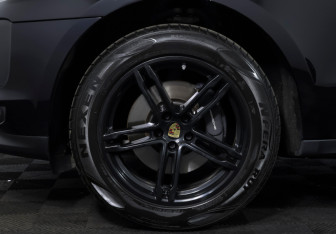 Подержанный автомобиль Porsche Macan 2019 года (24 фото)