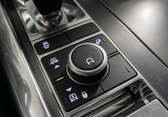 Подержанный автомобиль Land Rover Range Rover Sport 2019 года (18 фото)