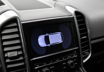 Подержанный автомобиль Porsche Cayenne 2012 года (11 фото)