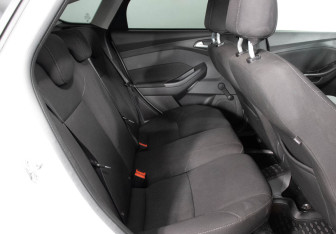 Подержанный автомобиль Ford Focus Hatchback 2015 года (11 фото)