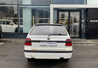 Подержанный автомобиль Skoda Felicia Wagon 1998 года (6 фото)