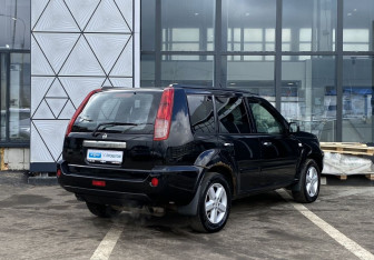 Подержанный автомобиль Nissan X-Trail 2005 года (5 фото)