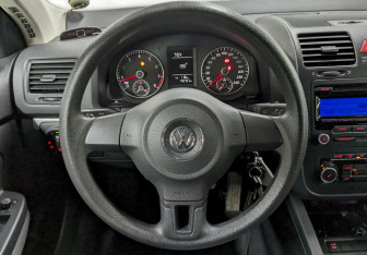 Подержанный автомобиль Volkswagen Jetta Sedan 2010 года (24 фото)