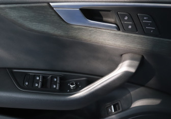 Подержанный автомобиль Audi A4 Sedan 2018 года (19 фото)