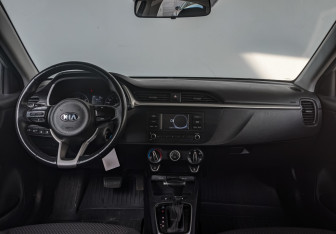 Подержанный автомобиль Kia Rio Hatchback 2021 года (13 фото)