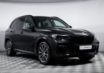 Подержанный автомобиль BMW X5 2021 года (3 фото)