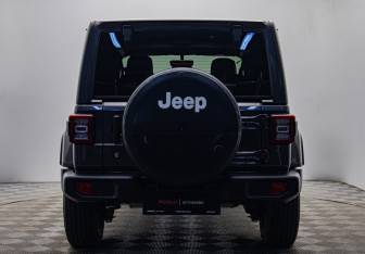 Подержанный автомобиль Jeep Wrangler 2018 года (4 фото)