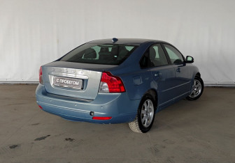 Подержанный автомобиль Volvo S40 2011 года (7 фото)