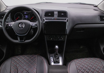 Подержанный автомобиль Volkswagen Polo Sedan 2013 года (13 фото)