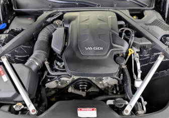 Подержанный автомобиль Kia K900 2022 года (9 фото)