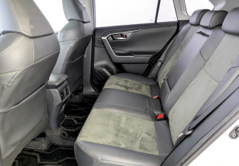 Подержанный автомобиль Toyota RAV4 2022 года (12 фото)