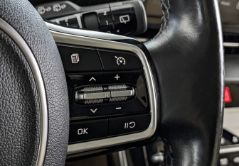 Подержанный автомобиль Kia Carnival 2022 года (30 фото)