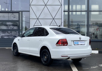 Подержанный автомобиль Volkswagen Polo Sedan 2017 года (7 фото)