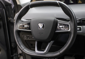 Подержанный автомобиль Changan UNI-K 2023 года (16 фото)